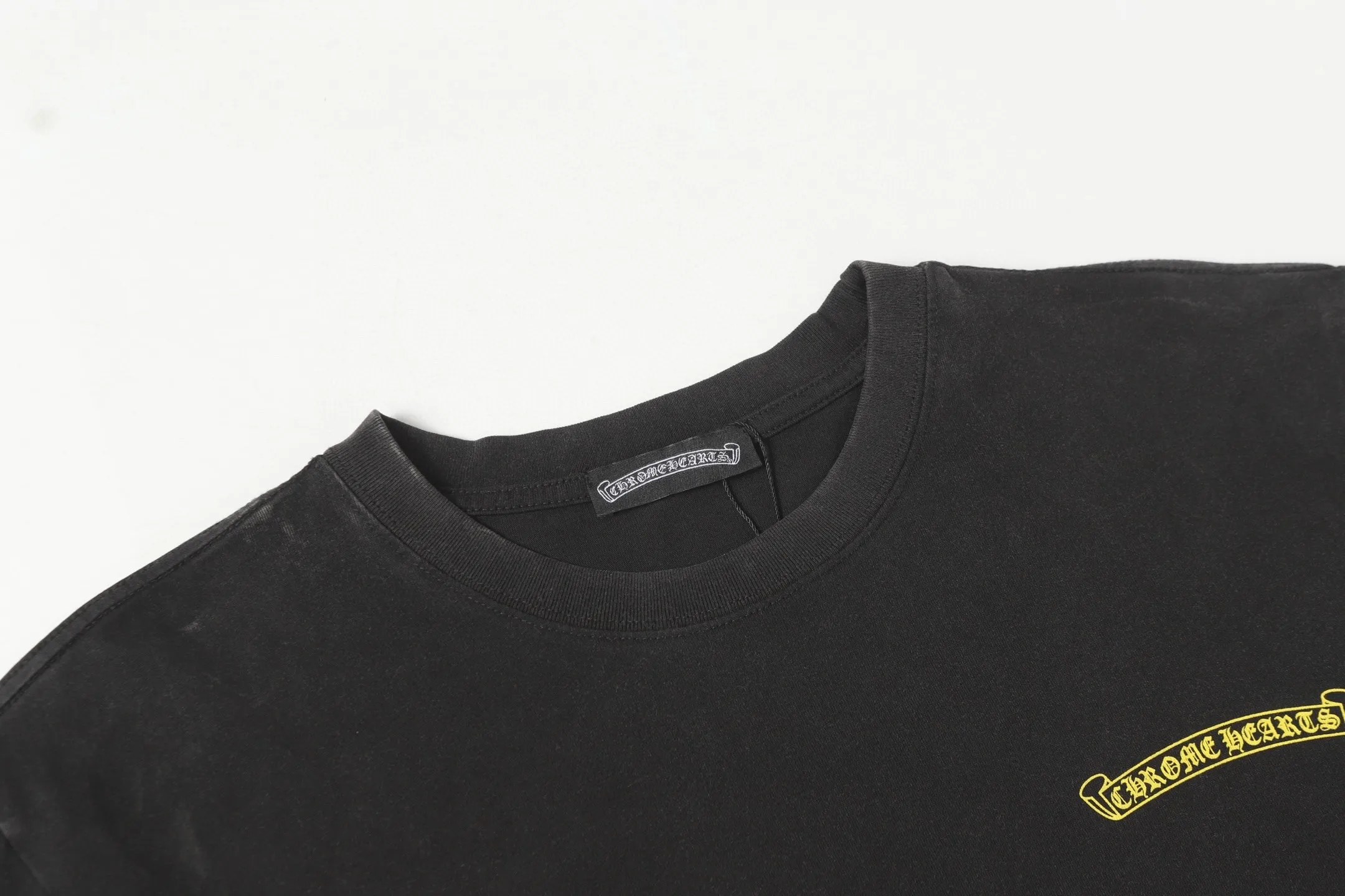 🅿️180 Chrome hearte/Chrome heart ch 25ss early spring new Sanskrit logo washed T-shirt short sleeves. A must-have item for daily commuting for men and women in light luxury. The correct version is welcome to compare. Detailed features ·280g 100% cotton double yarn jersey fabric ·Special thickened 32 pieces of double-strand 1x1 thread in the same vat ·Double-needle cross-stitch technology ·Original main mark washed hangtag COLOUR: Washed black SIZE：xs-l